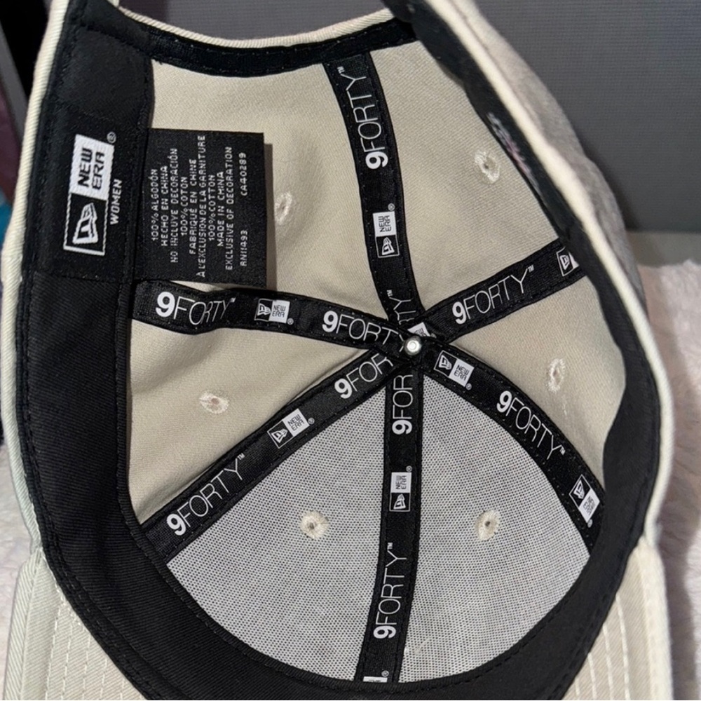 Official New York Yankees New Era Hat - Picture 3 of 5